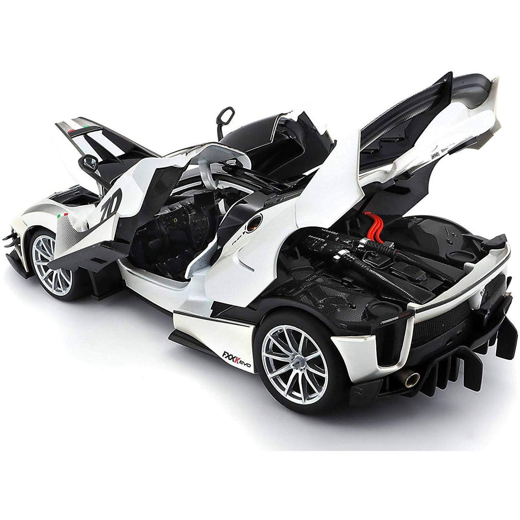 White 1/18 Diecast Model Car L75124