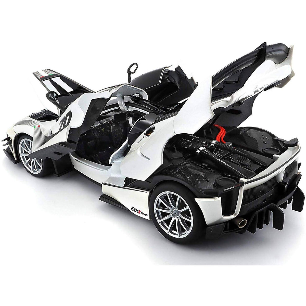 White 1/18 Diecast Model Car L75124