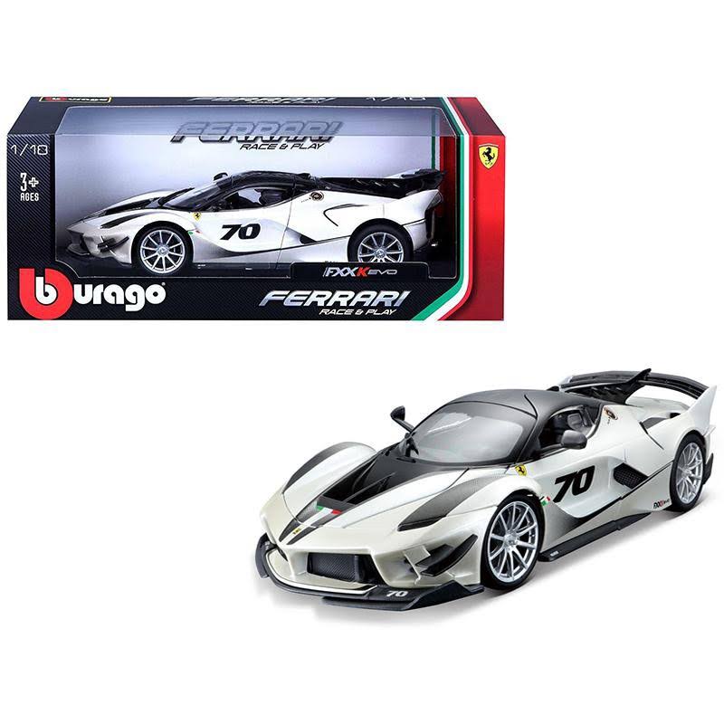 White 1/18 Diecast Model Car L75124