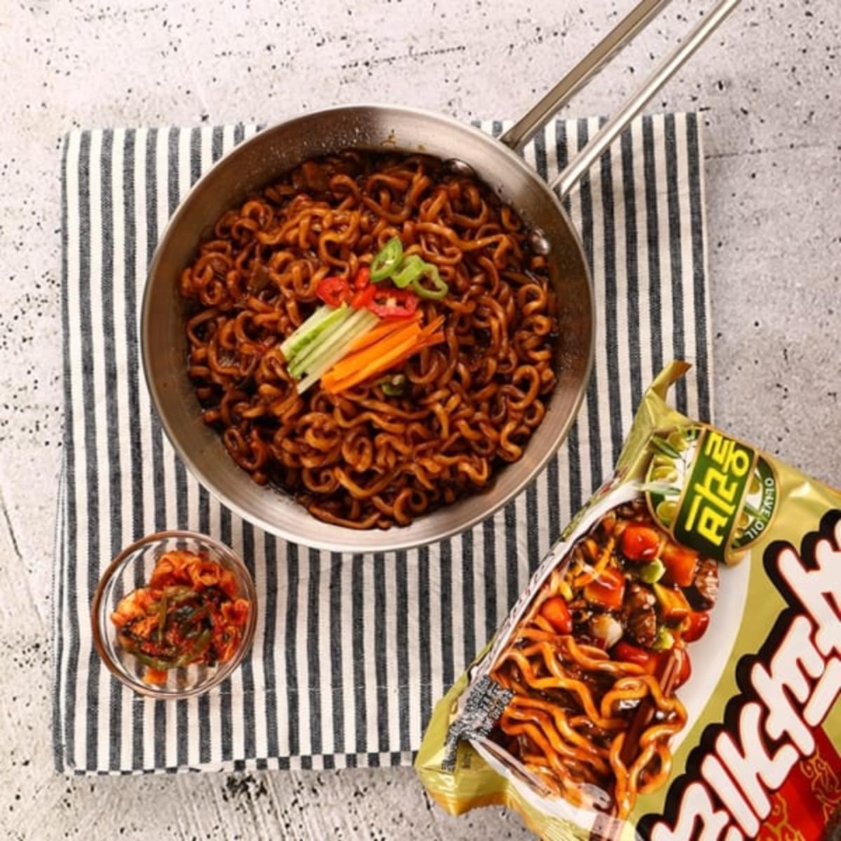 4.5 Ounce Pack of 4 Korean Ramen Variety Pack V9998