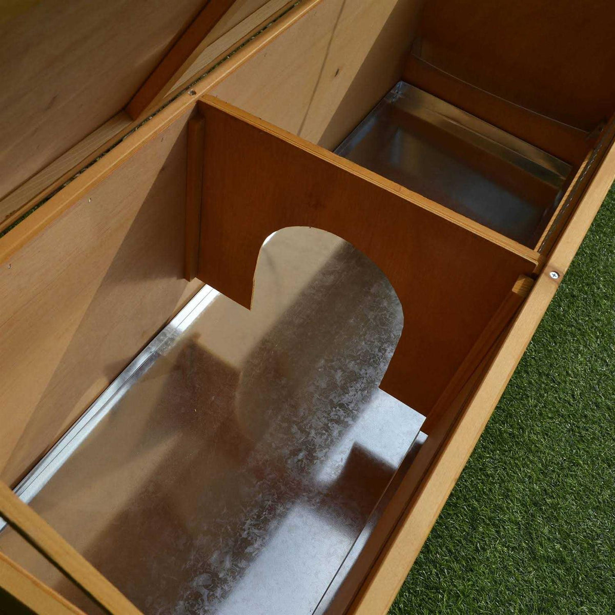 Wooden Rabbit Hutch O977189